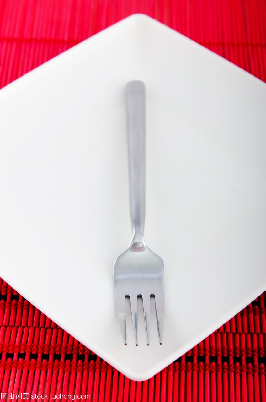 盘子,食品,节食,国内,空,碟子,本国,日常饮食,晚餐,家庭餐具,美食,食物,食粮,餐叉,孤立单独的,叉,孤单,厨房,正式,单独孤立,厨具,孤立,刀子,刀,餐刀,摆列,布列,安排,安顿,排列,配景,布景,宴会,背景,早饭,宴,早餐,特写,早点,烧饭,烹饪,炊火,刀具,料理,午餐,烹调,用饭,吃,餐,便饭,正餐,没人,膳,饭,餐盘,吃饭,没有人,侍候,金属,餐饮服务,餐厅,发亮,饭铺,服务,无人,任事,勺子,纯银,发光,银,汤勺,白银,银器,餐具,晚饭,钢铁,钢,白色,饮食,减肥,钢材,皎白,器具,白,汤匙